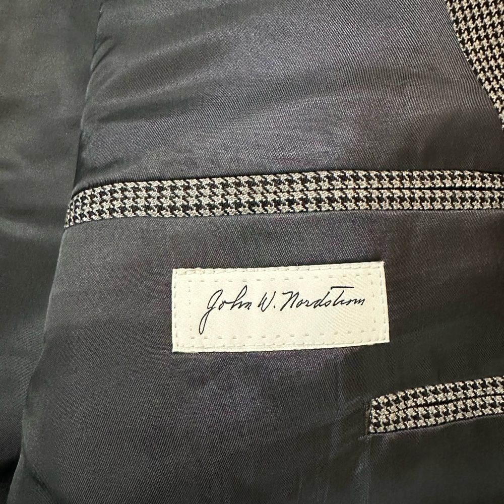 John W. Nordstrom Houndstooth Silk and Wool Blazer - Picture 4 of 10
